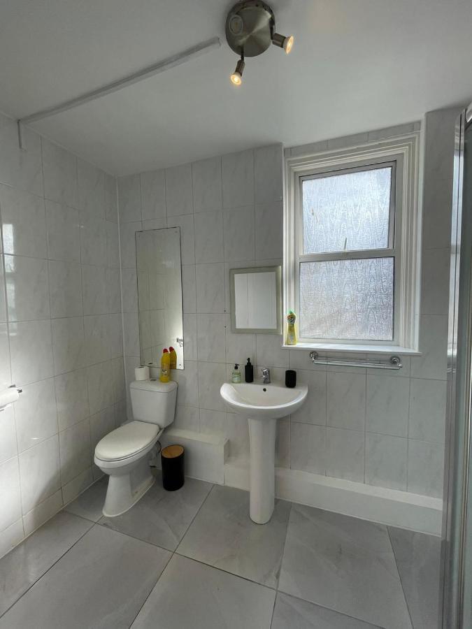 Amazing 3 Bedroom Flat Minutes From Tower Bridge Londra Exterior foto